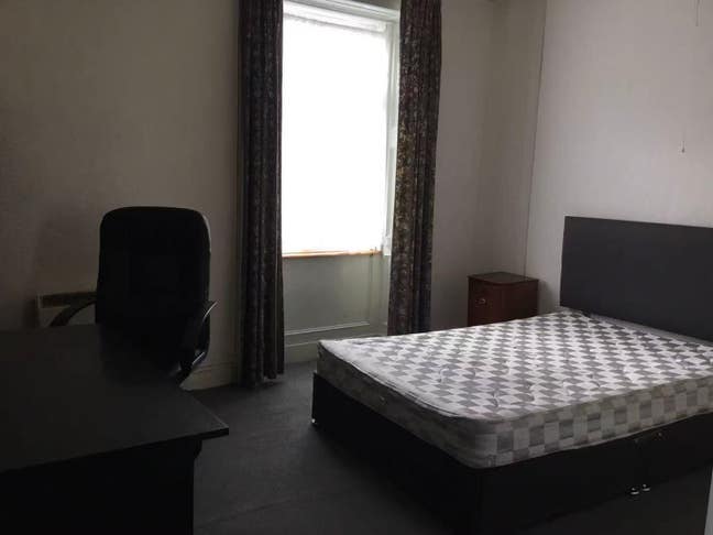 Student room available now – LA1 Main Photo