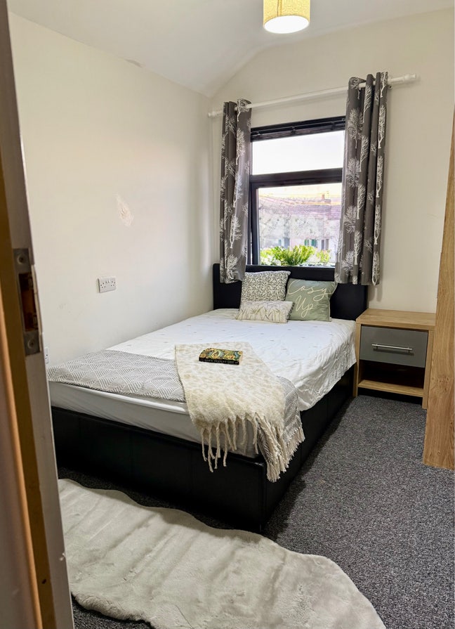 🛏️ Bright Double Room | 💡 All Bills Included Main Photo