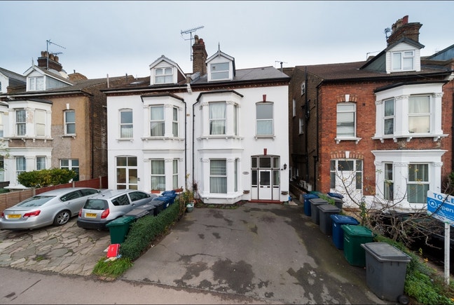 2 bed in Claremont Road, Cricklewood, London, NW2 Main Photo
