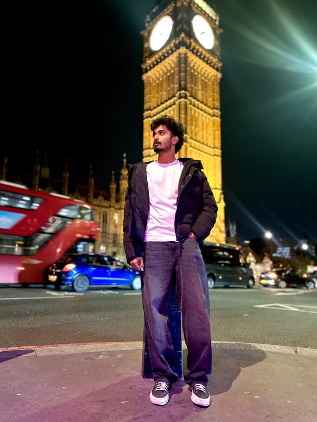 Hi! I'm looking for a roommate to share a cle... Main Photo