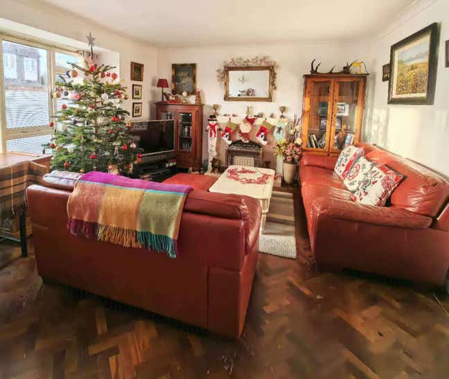 Desirable Location/ Large Bright  Double Rooms Main Photo