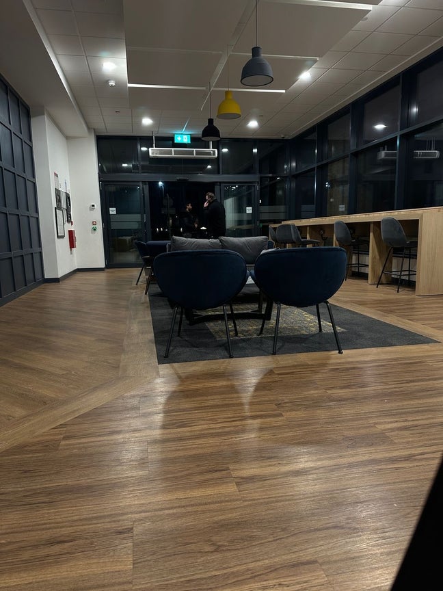 Flatmate wanted in a Luxury Apartment  Main Photo