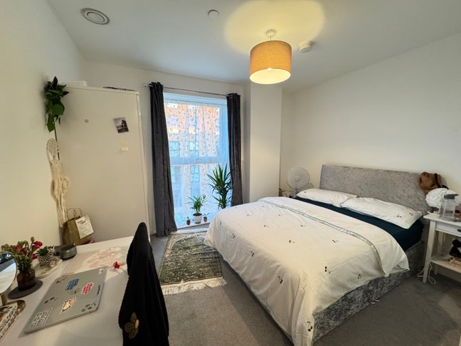 Double bedroom in East Acton  Main Photo