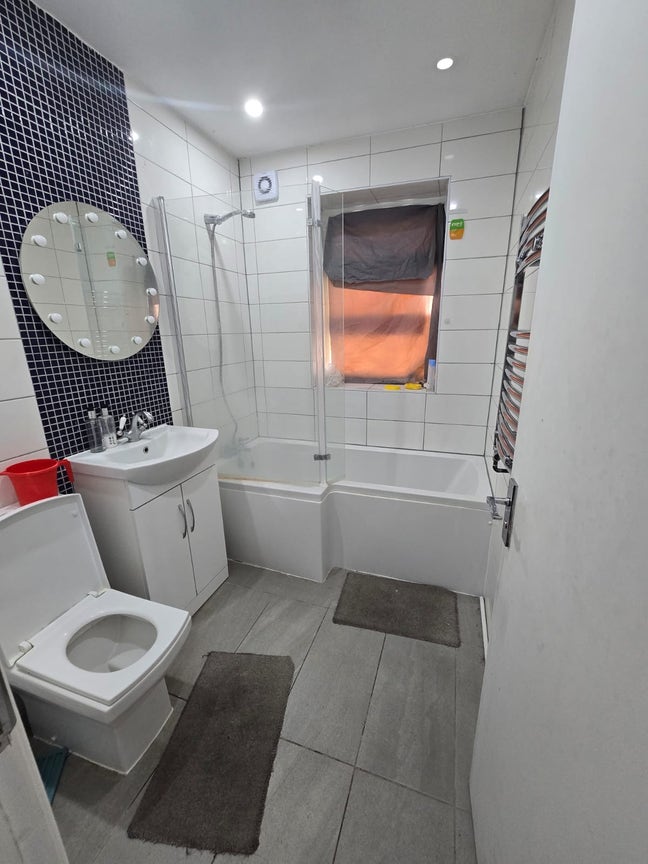 Multiple rooms available  Main Photo