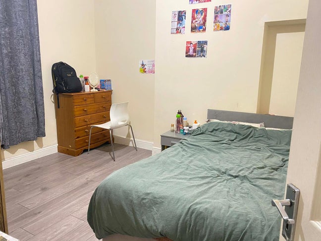 Double room available for &pound;365 per month Main Photo