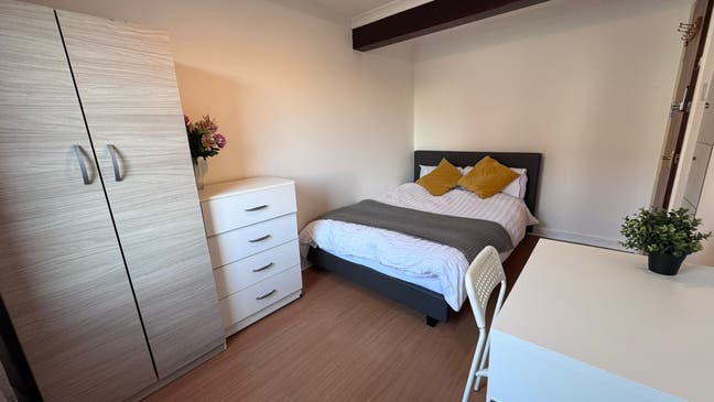 🌟 Stunning New House in Island Gardens | Bills In Main Photo