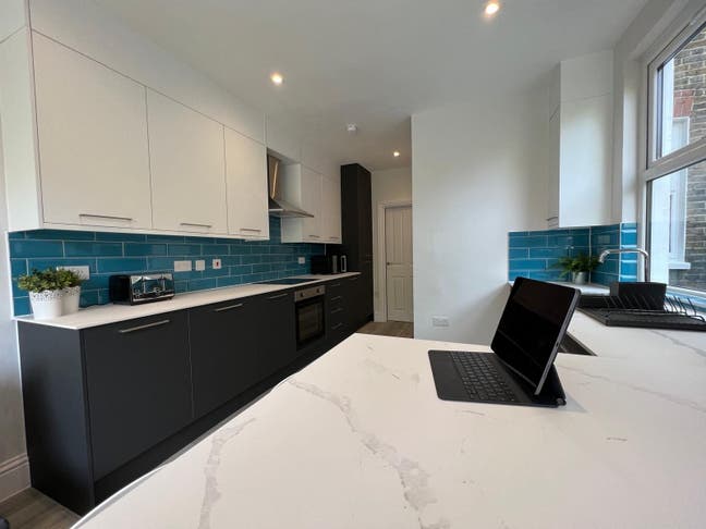 360 Tour! SW19- Great for Tube or Hospital🏥​ Main Photo