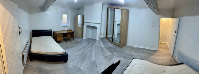  Basement  double  room for girls preferrably Main Photo