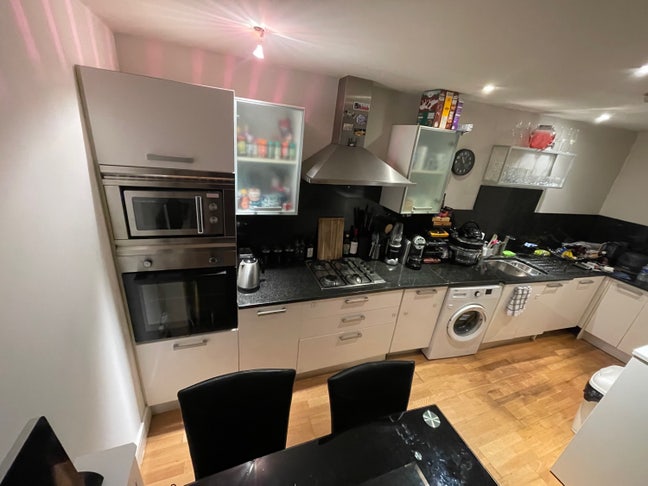 Double room in clean house  Main Photo