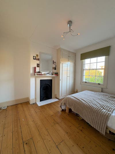 One Full Furnished Bedroom KEW  Main Photo