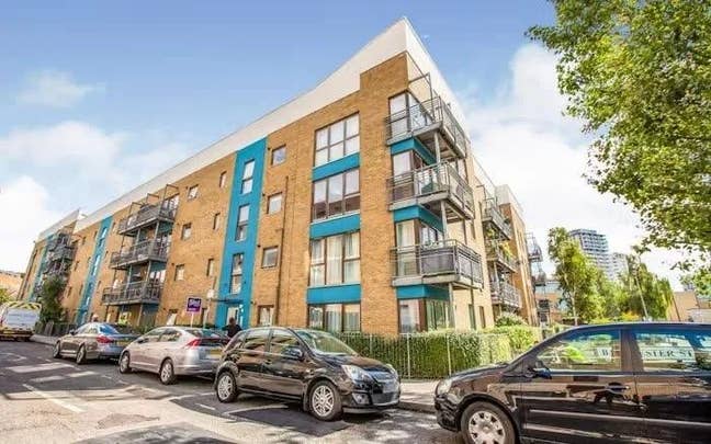 Modern Double Room with Balcony-Canary Wharf Main Photo