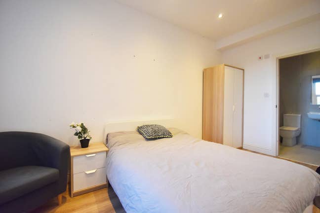 5 Star *ENSUITE All Bills inc! Norwood Stn 10 mins Main Photo