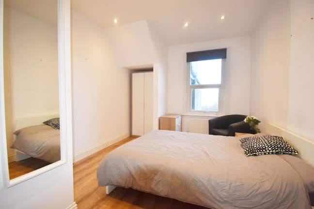 5 Star *ENSUITE All Bills inc! Norwood Stn 10 mins Main Photo