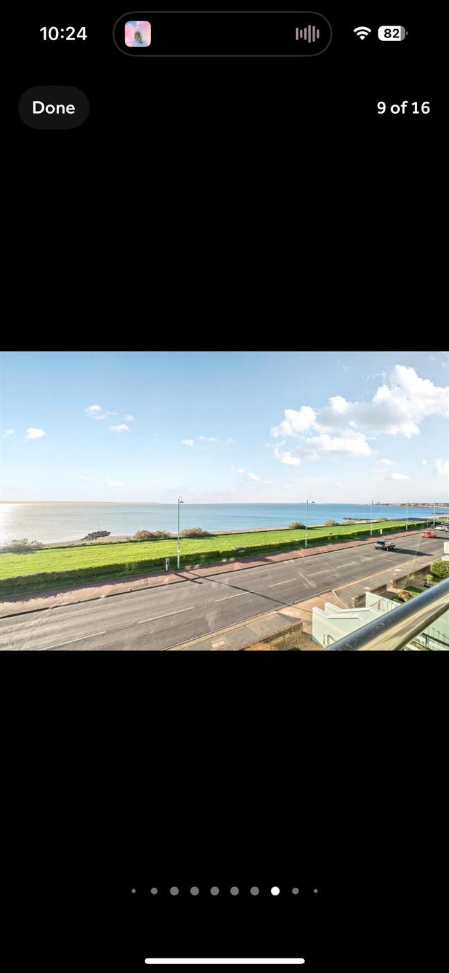 Beautiful seafront flat - 5 min walk to town Main Photo