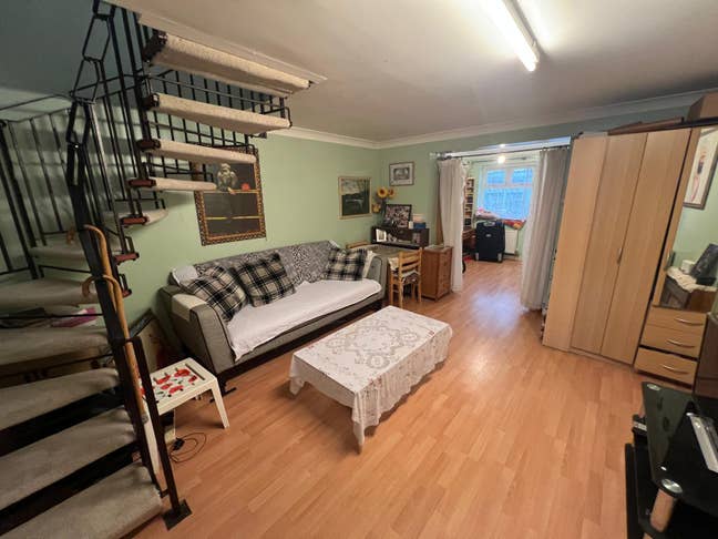 2 bedroom furnished property Main Photo