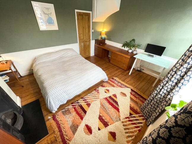 Short Term Let of Large Room in Friendly House Main Photo