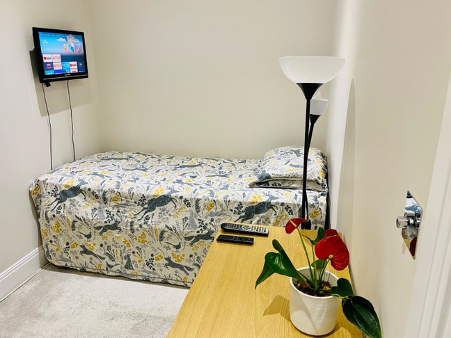 Single Room near Heathrow | Bills Included  Main Photo