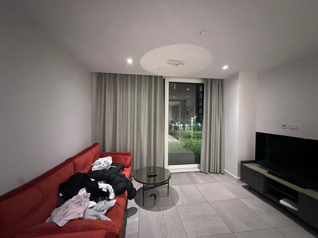 Modern Double Room in City Center Main Photo