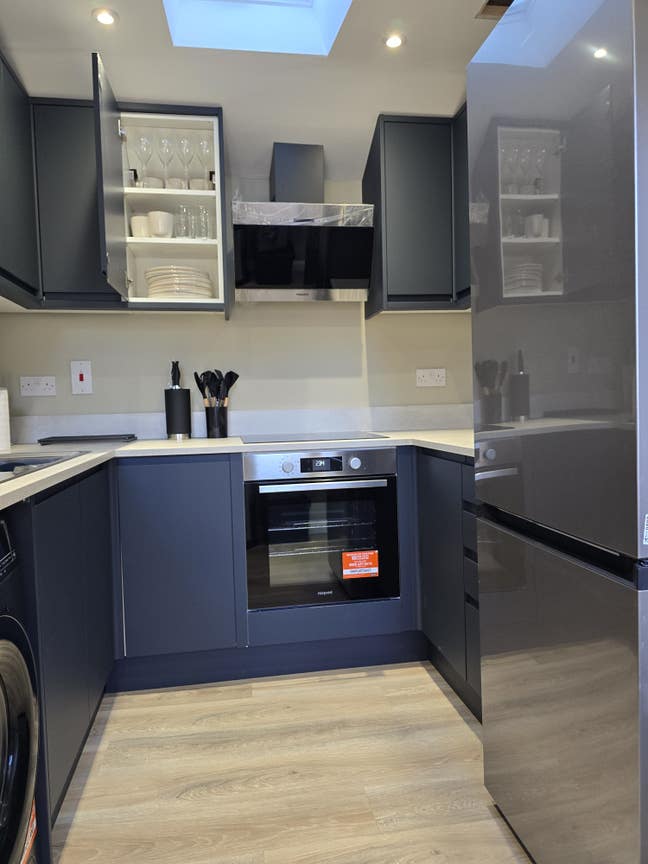 LAST ROOMS! Beautiful New Ens. Rooms in Quiet Home Main Photo