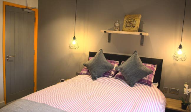 👀 SPACIOUS modern ensuite rooms available soon Main Photo