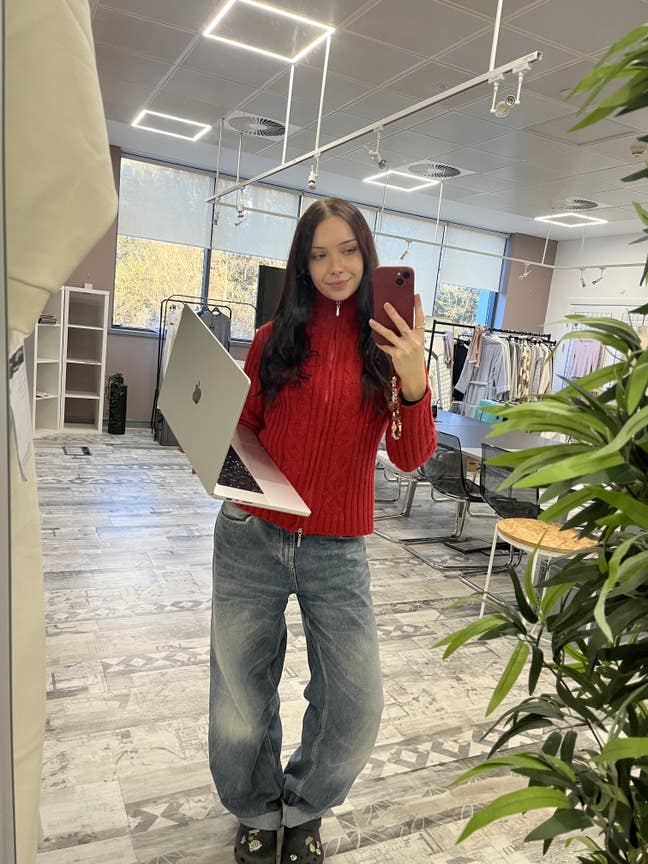 Female looking for someone to buddy up with Main Photo