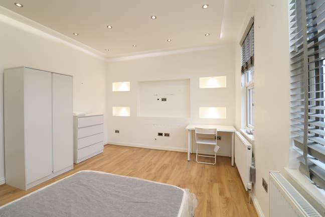 1 Ensuite and 1 Double Room in Modern Apartment Main Photo
