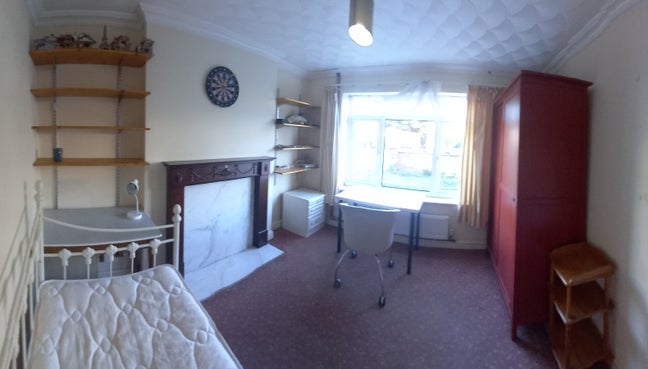 Large room in shared house - all bills included Main Photo