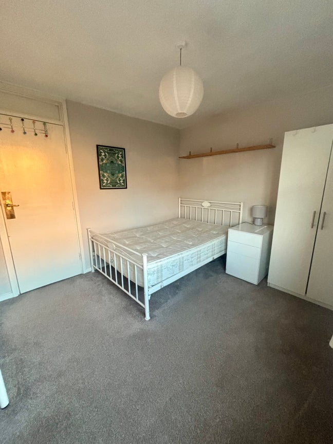 Furnished room in friendly Haggerston house Main Photo