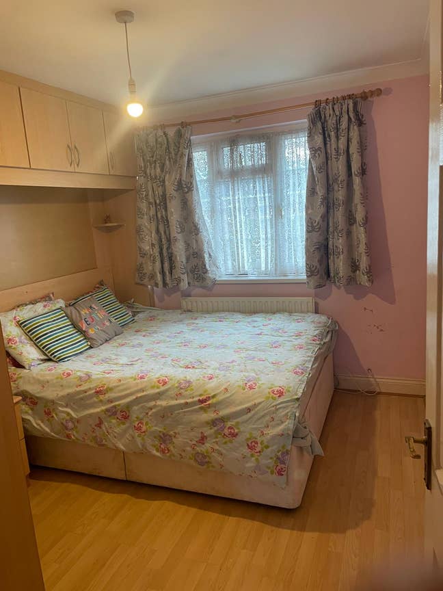 Spacious Double Room-UB3 5LY Main Photo