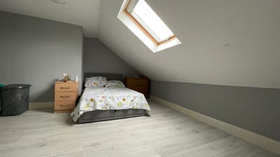 Modern Studio Room in Biscot Area - Available Now Main Photo