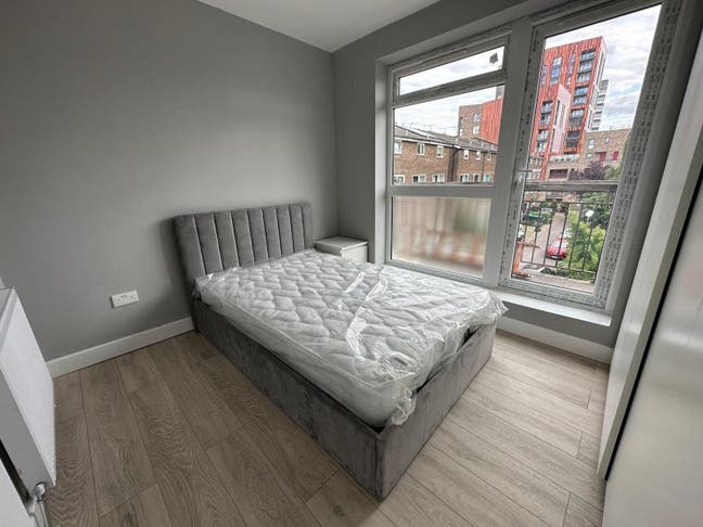 Fully furnished Ensuite with private balcony.  Main Photo