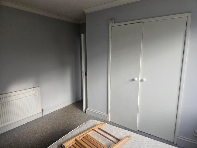 Double Room for /rent in 6 Bed House  Main Photo