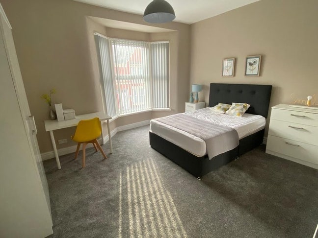 Furnished Double bedroom available  Main Photo