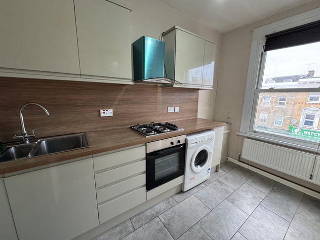 2-Bedroom Flat – Batley Place Main Photo