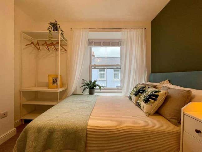 Luxurious Double Room with En-suite 50CS Main Photo