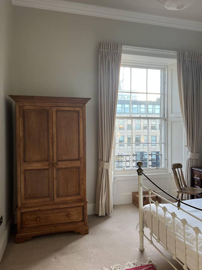 Ensuite room with king bed in New Town Main Photo