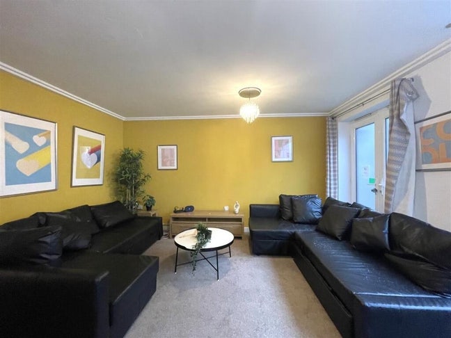 Unbeatable location! Friendly house Main Photo