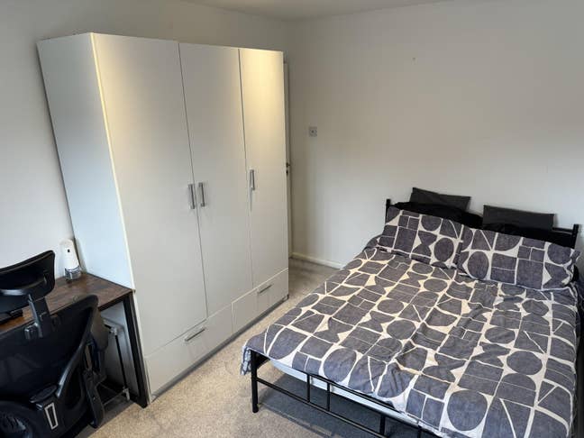 🏠 Spacious Double Bedroom in Shared House Main Photo