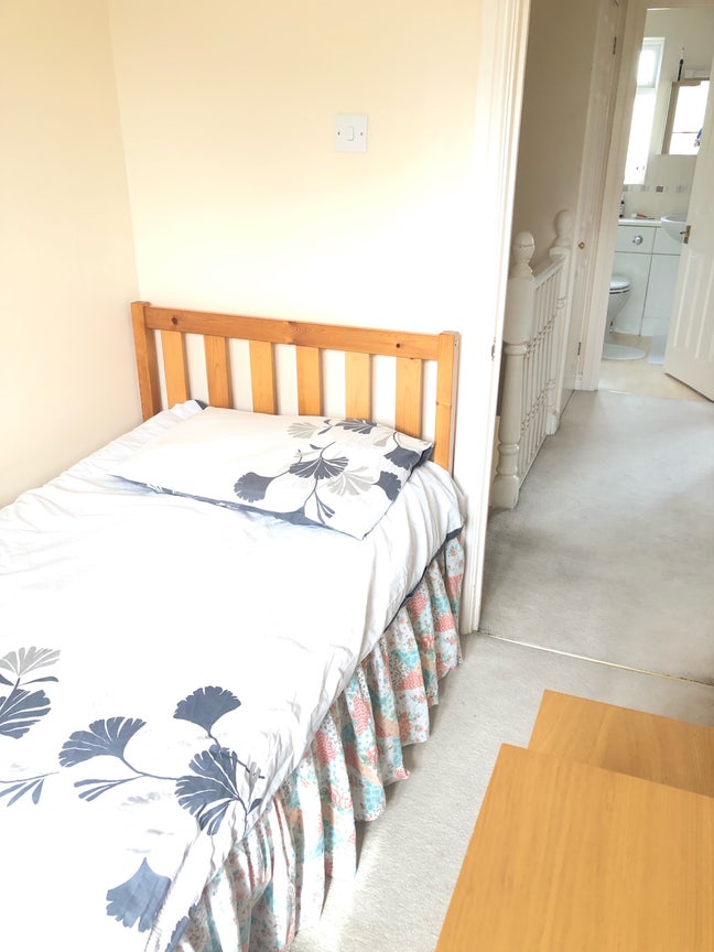 Singel room near Stoke Mandeville hospital  Main Photo