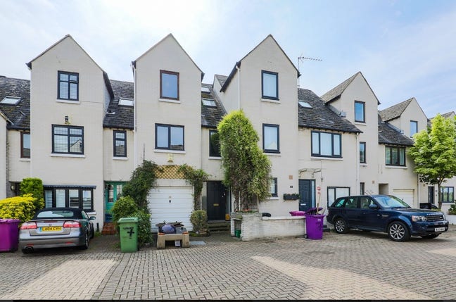 Spacious Double Room + Backyard | Thames Riverside Main Photo