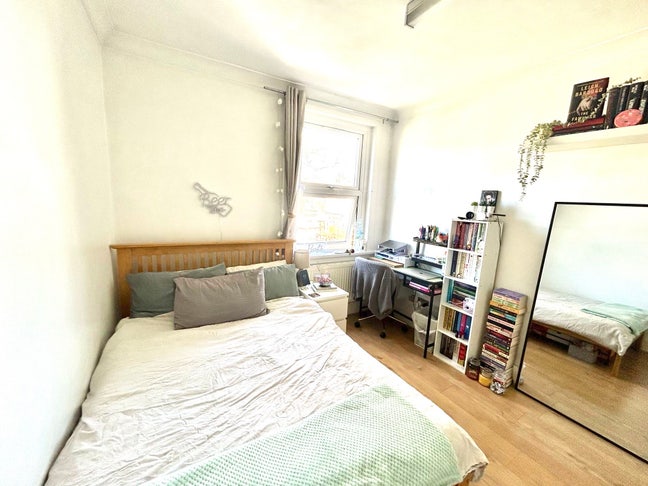 Double room in quiet house  Main Photo