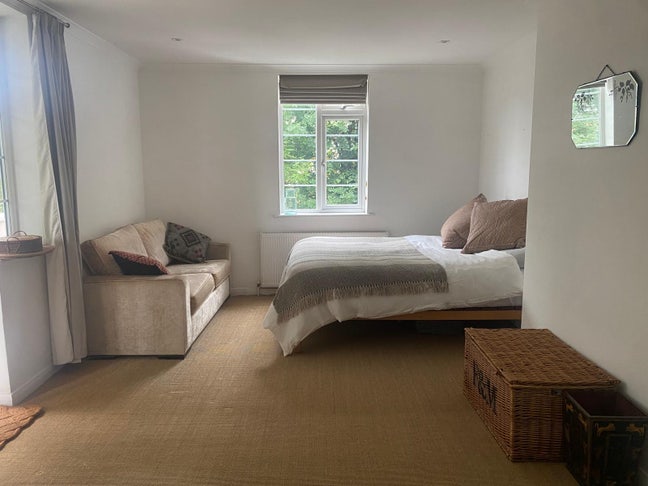 Spacious double room with private balcony Main Photo