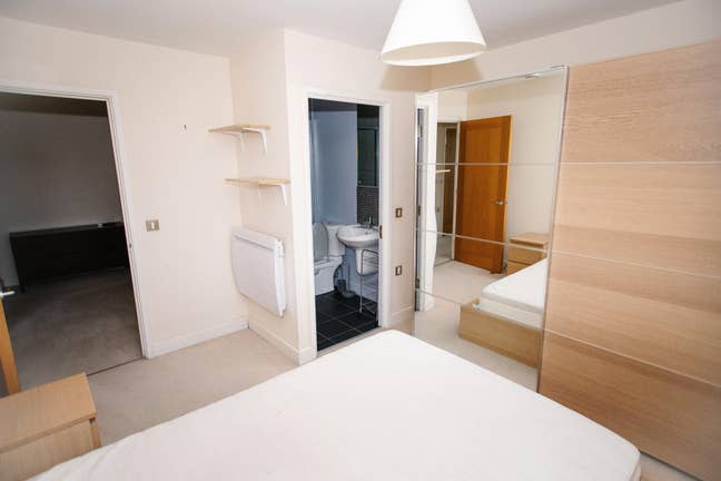  1 Spacious Ensuite in Canary Wharf 2Min from Dlr Main Photo