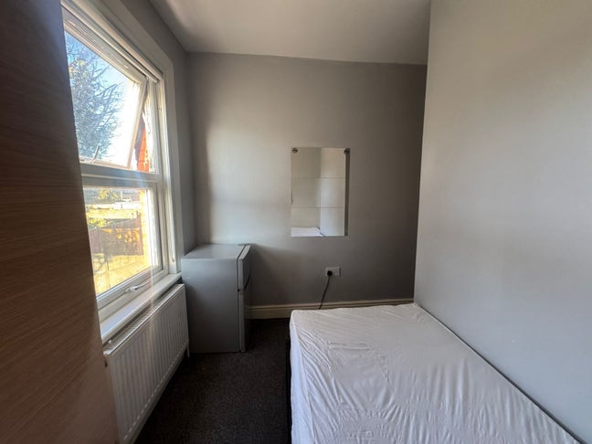 Room for rent in Tottenham Main Photo