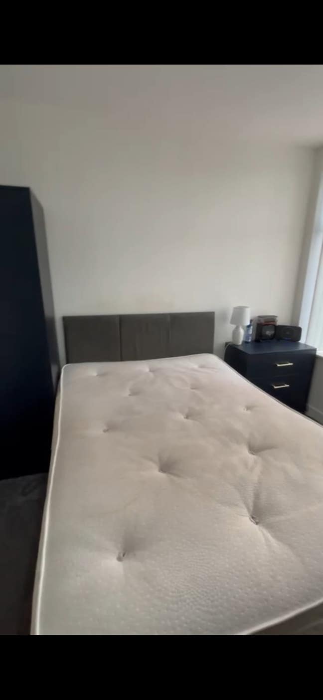 **Furnished En-Suite Double Room Available Now** Main Photo
