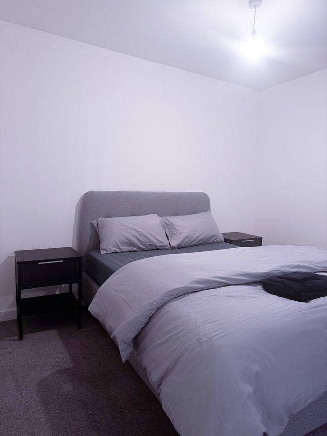 Modern Private Room & Bathroom - Birmingham City Main Photo