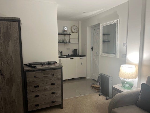 Self contained studio Main Photo