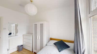 Richmond Road - Refurbished House-Share Main Photo