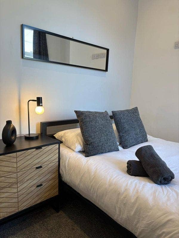 Available Single Room– 18 Volta, Selby Main Photo