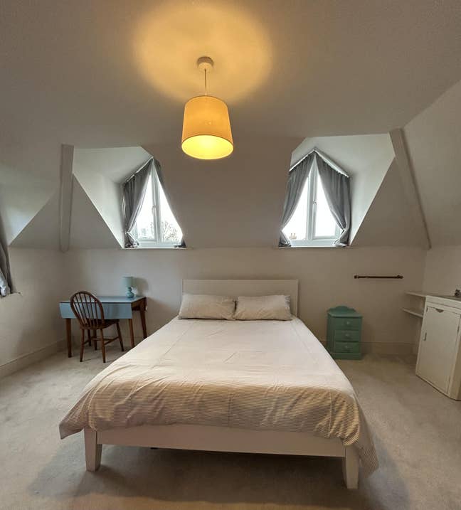 Spacious Double Room with a sink and sofa,  Main Photo